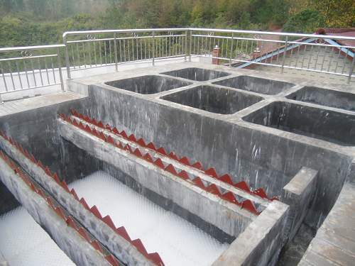 怎么在沉淀池安裝斜管填料，需要固定嗎？